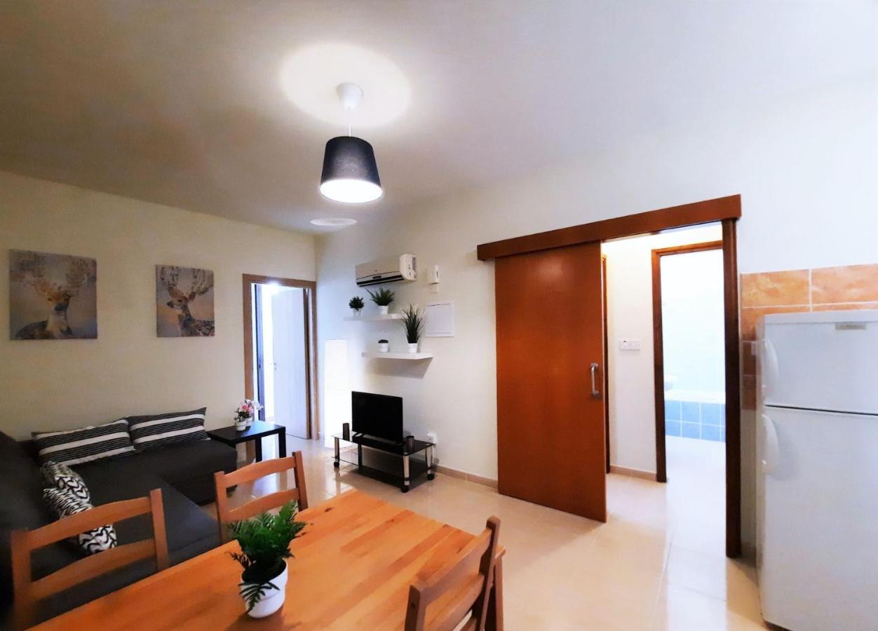 Albert'S Apartments 拉纳卡 外观 照片